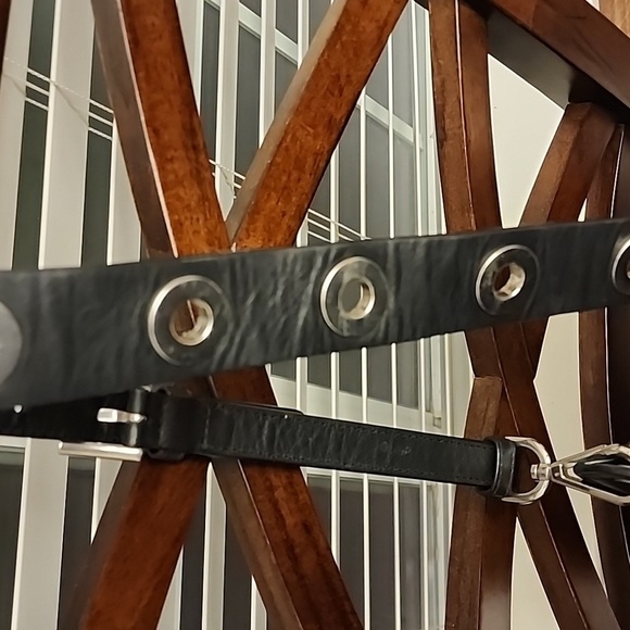 Michael Kors Black Leather Crossbody With Silver Hardware - Picture 3 of 16